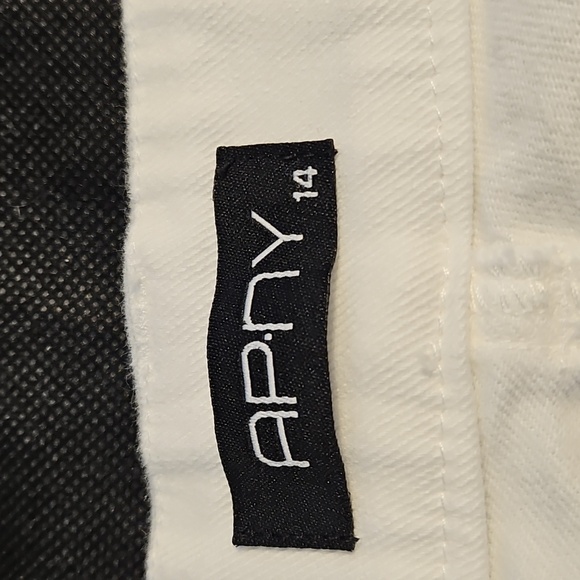 Women's White Cropped Frayed-Hem Jeans - Picture 2 of 14